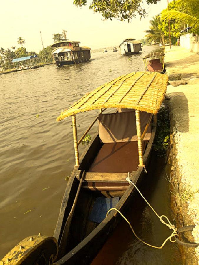 Aham Yoga Nest Bed and Breakfast Alappuzha Esterno foto