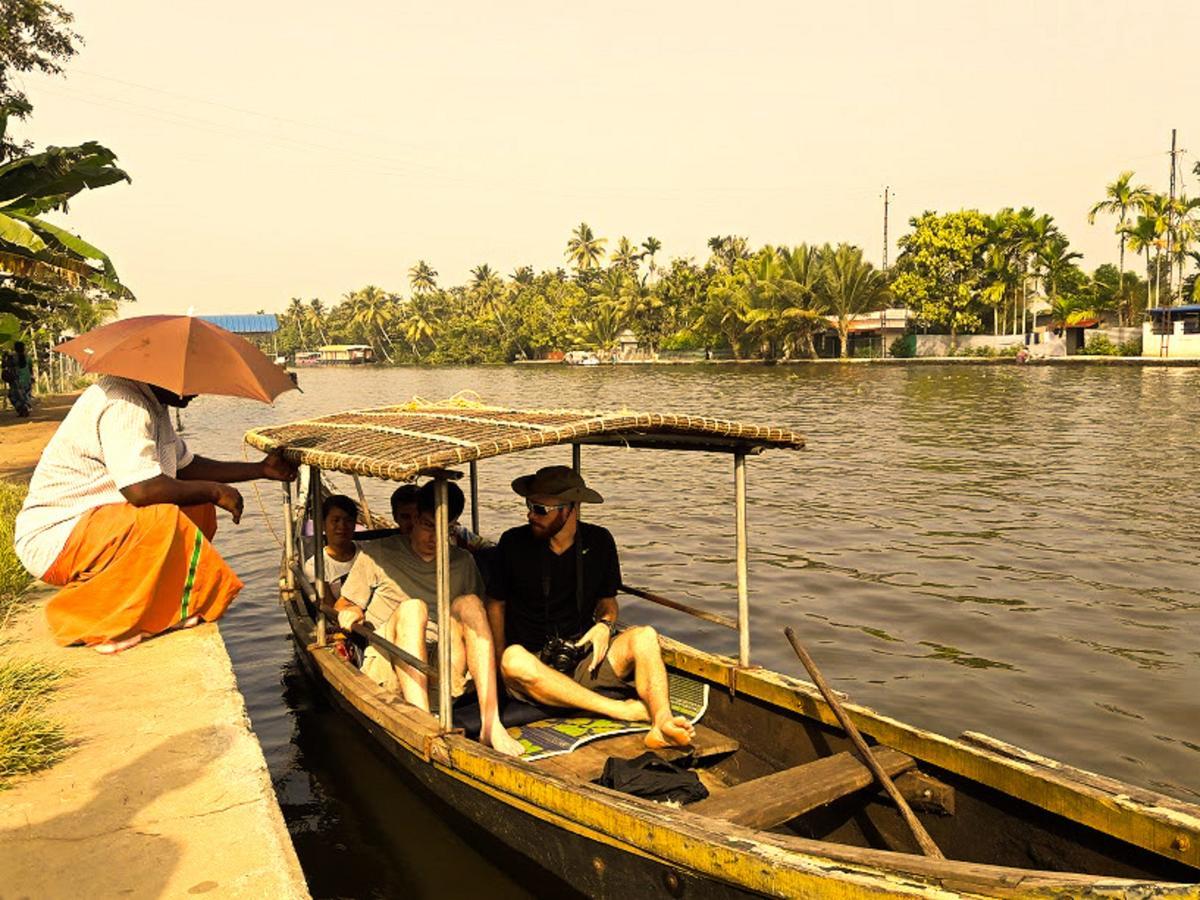 Aham Yoga Nest Bed and Breakfast Alappuzha Esterno foto